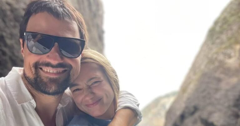 Козловский и Акиньшина показали романтические кадры с отдыха в Африке