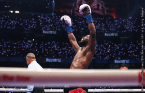 Кроуфорд стал абсолютным чемпионом мира, победив Альвареса