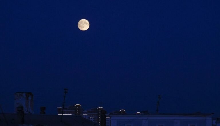 Кровавое лунное затмение 7 сентября: фото и подробности явления в Алтайском крае