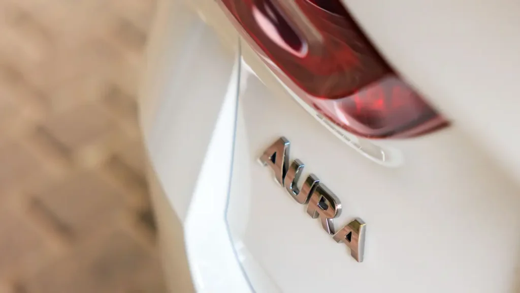 Lada Aura: дилеры распродают прошлогодние седаны, АвтоВАЗ ждет спроса