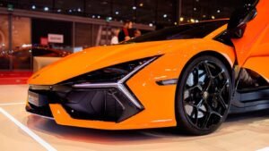 Lamborghini против электрокаров: ставка на V12 и гибриды