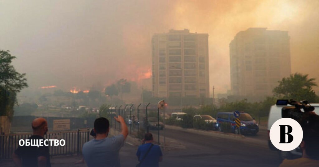 Лесные пожары в Турции: российских туристов эвакуировали из отелей