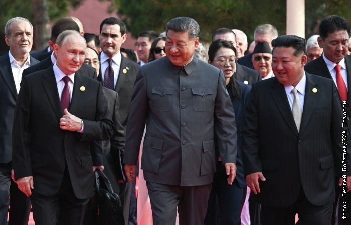Лидеры России, Китая и КНДР провели трехсторонний разговор в Пекине
