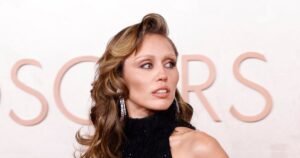 Майли Сайрус с семьей снялась для глянцевого журнала