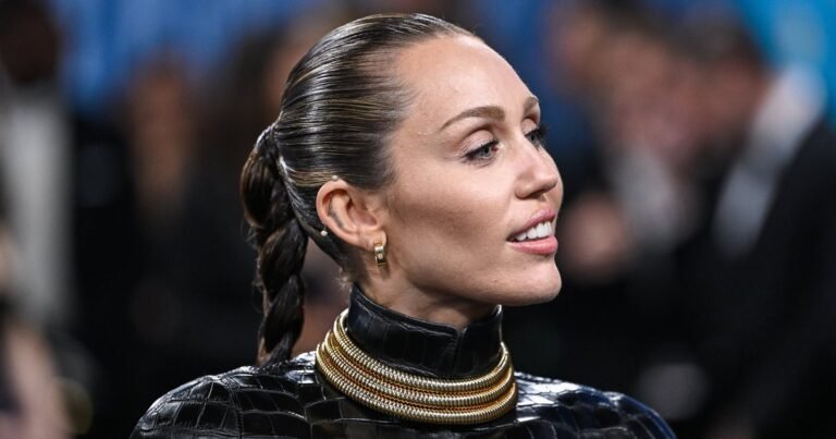 Майли Сайрус в смелом образе: сравнение с Тейлор Свифт