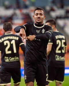 Махачкалинское «Динамо» одержало волевую победу над «Пари НН» в меньшинстве