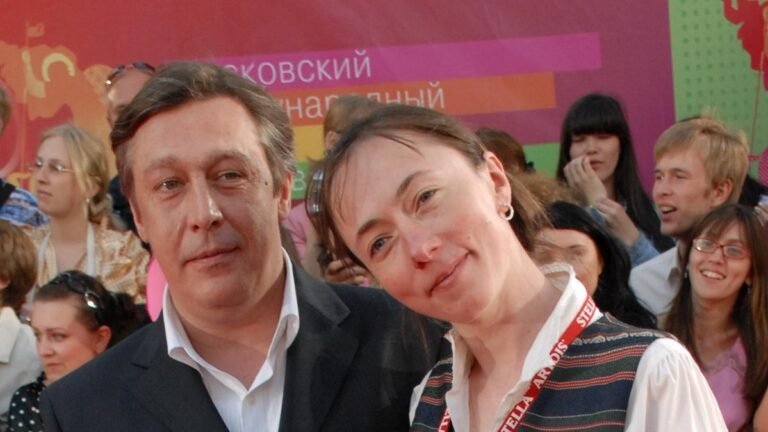 Михаил Ефремов развелся с женой после 23 лет брака