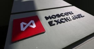 Мосбиржа приостановила торги на фондовом рынке: причины и последствия