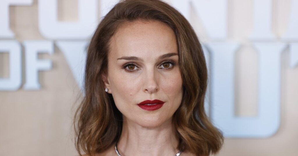 Натали Портман с дочерью Амалией прогулялась по Нью-Йорку