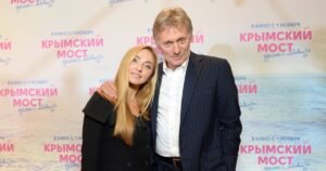 Навка и Песков: редкие кадры семейного отдыха