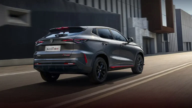 Новые кроссоверы Changan X5 Plus появились в России от 1,1 млн рублей