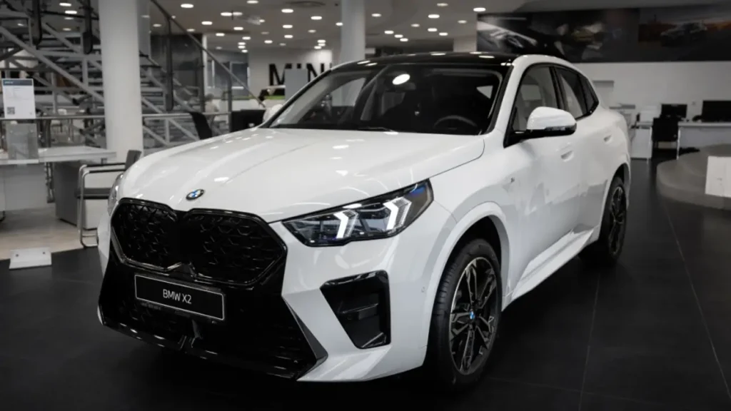Новый BMW X2 с полным приводом и премиальным салоном появился в России