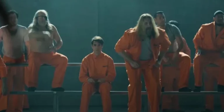 Новый сериал-матрешка от создателей "Бумажного дома": "Бункер для богачей"