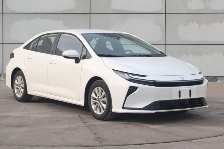 Обновленная Toyota Corolla и RAV4 для Китая: подробности