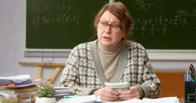 «Олдскул»: Шутки над очкастой математичкой никогда не устареют