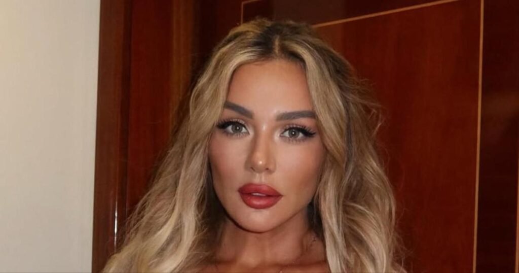 Отец Яниса Тиммы осудил Анну Седокову за откровенное фото