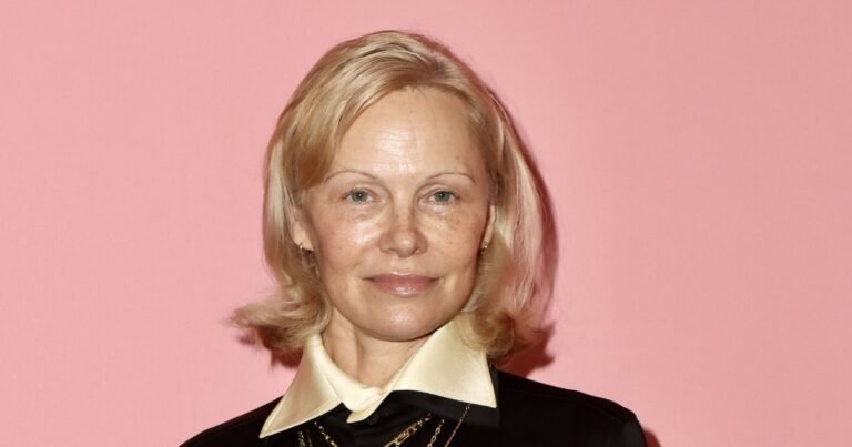 Памела Андерсон без макияжа на презентации Pandora в Нью-Йорке