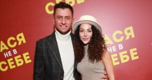 Павел Прилучный показал редкую семейную фотосессию с женой и сыном