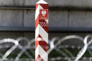 Польша возобновляет движение через границу с Беларусью