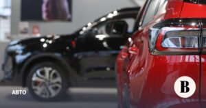 Продажи автомобилей в России: падение ускорилось в августе