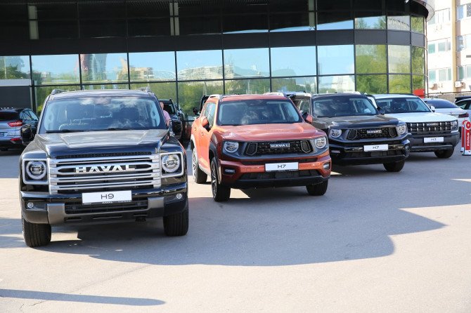 Продажи новых легковых автомобилей в России снизились на 17,6% в августе 2025 года