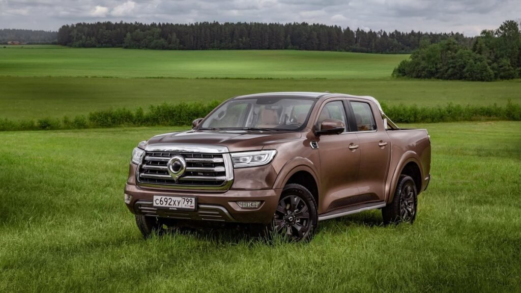 Продажи пикапов в России упали на 40% в августе 2025 года