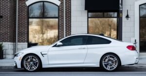 Продажи премиальных авто в России снизились на 18% в августе