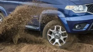 Продажи УАЗов в РФ рухнули почти в 2 раза