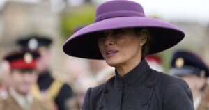 Психолог раскрывает истинный смысл шляпы Мелании Трамп: защита от поцелуев или политический жест?