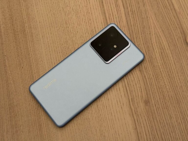 Realme GT7: флагманский смартфон подешевел до 39 490 рублей