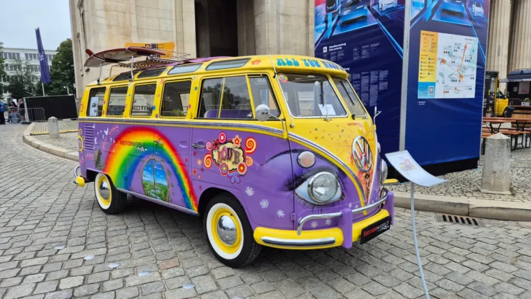 Редкости Motorworld: от VW T1 Samba до летающего PAL-V