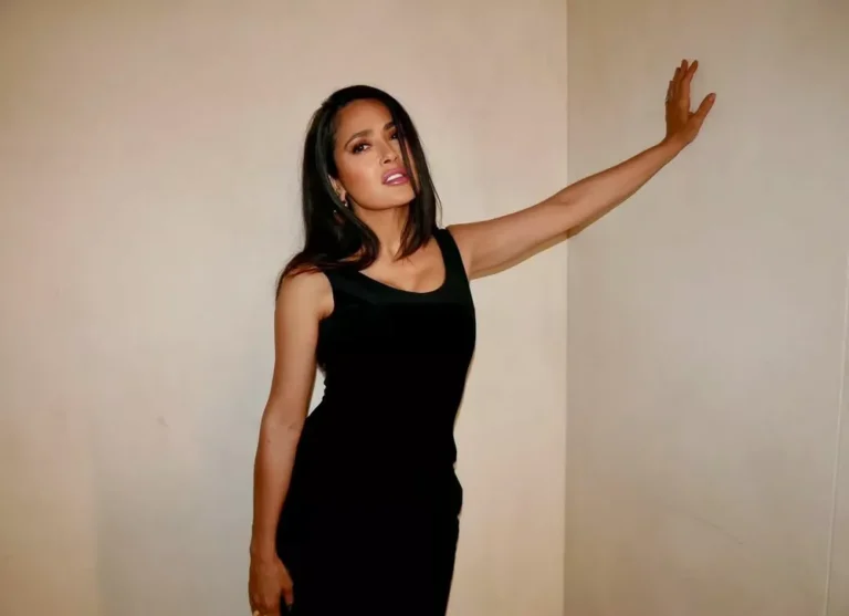 Сальма Хайек отмечает 59-летие на роскошной яхте