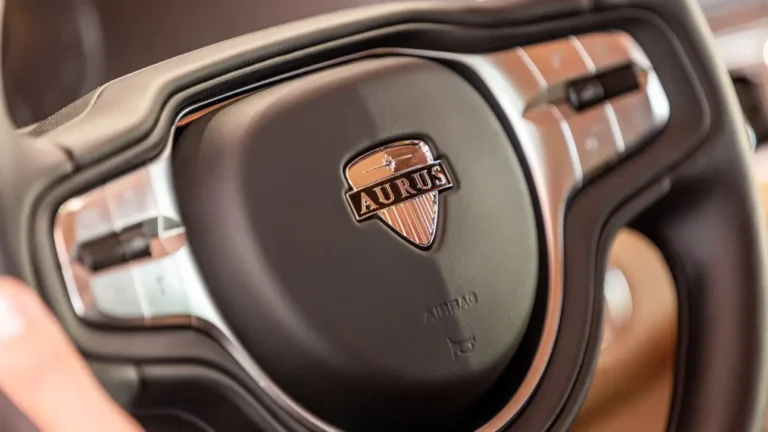 Седаны Aurus Senat вышли на рынок ОАЭ: российский Rolls-Royce покоряет пустыню