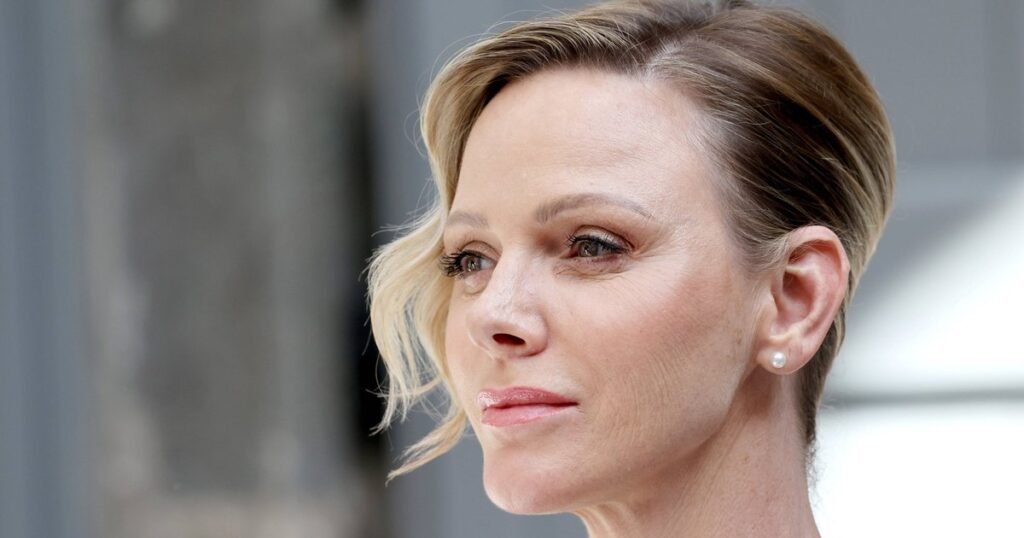 Шарлен в образе учительницы: королевская семья Монако начала учебный год