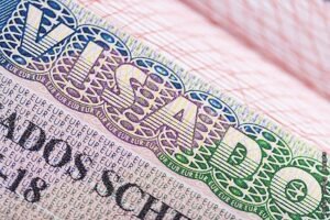 Шенгенские визы для россиян: резкое снижение и новые правила