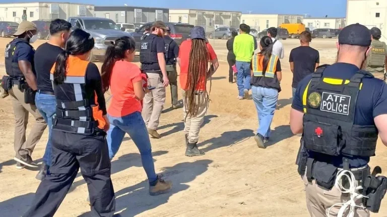 США провели крупнейший иммиграционный рейд на заводе Hyundai