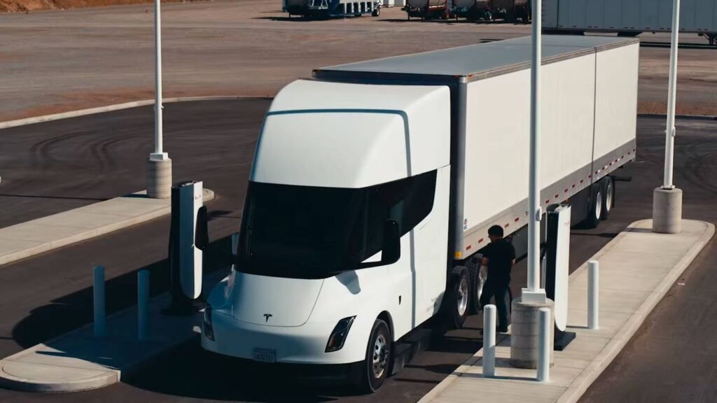 Tesla представила революционную зарядку V4 Supercharger для электрокаров