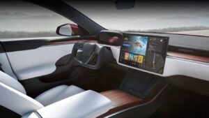 Tesla улучшила подушки безопасности обновлением ПО