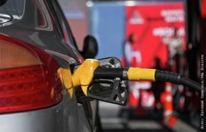 Цена бензина Аи-92 бьет рекорды второй день подряд