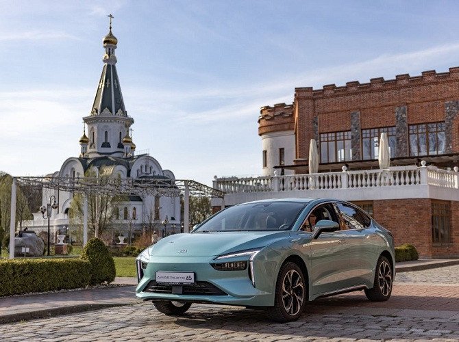 Цены на автомобили в России: одна марка подорожала, шесть подешевели