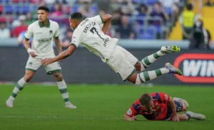 ЦСКА и Краснодар сыграли в американский футбол. Пономарёв о матче