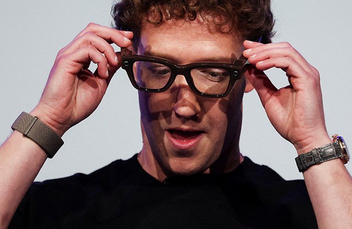 Цукерберг не смог принять звонок на умных очках четыре раза