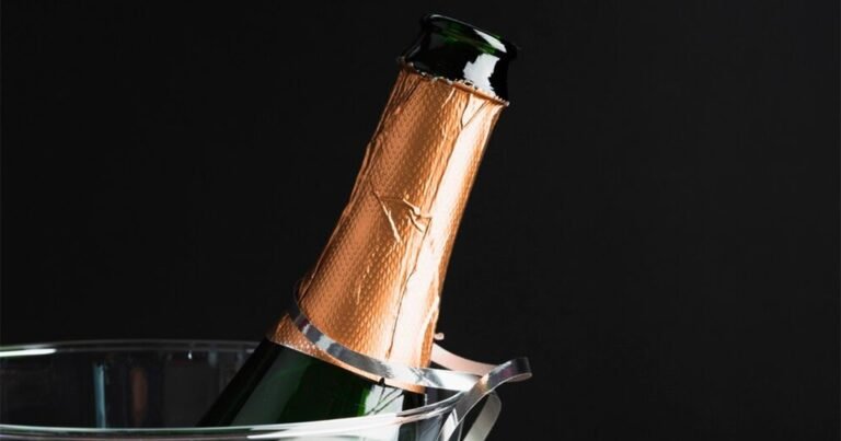 В России резко выросли продажи игристого вина из Бразилии и Сербии