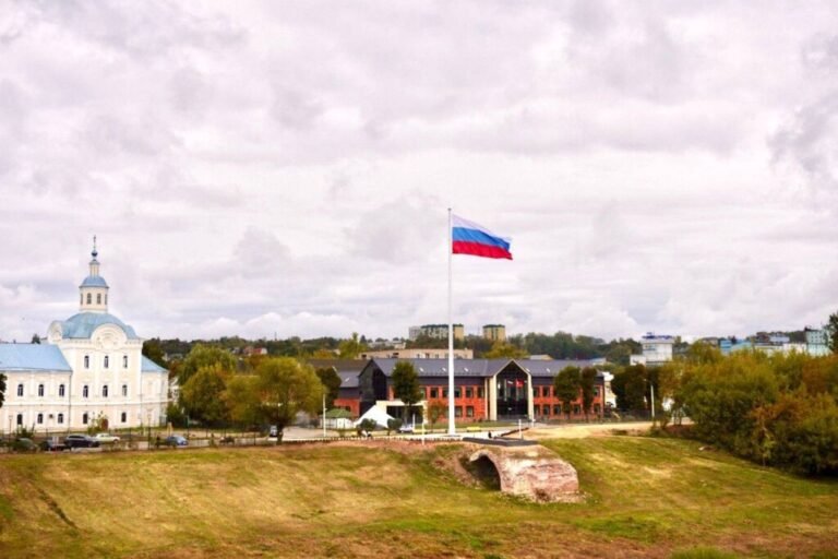В Смоленске открыта новая смотровая площадка с самым высоким флагштоком
