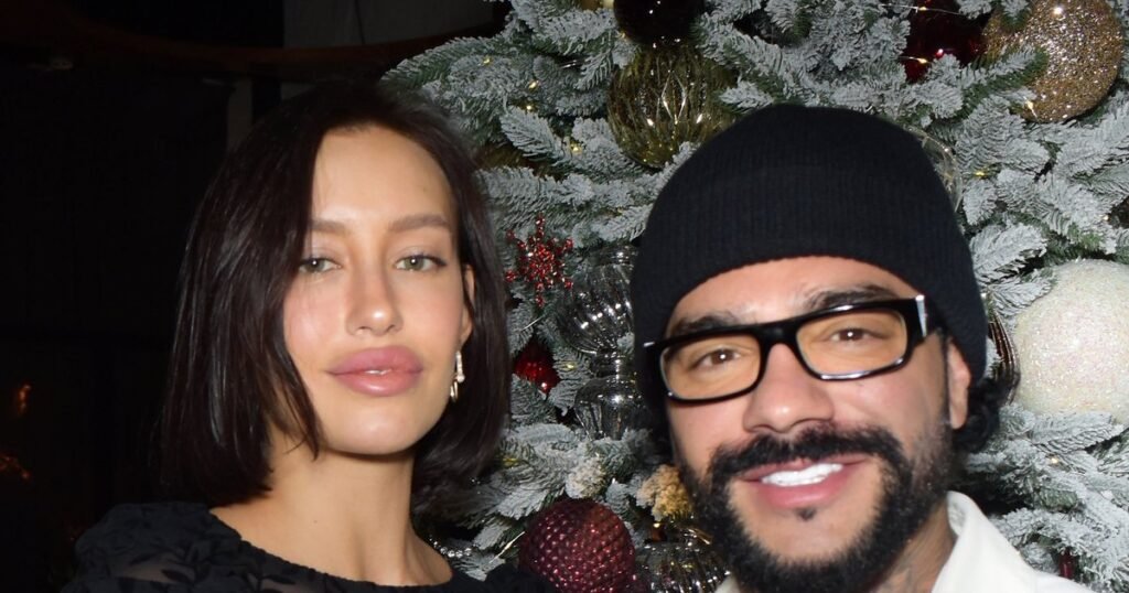 Валентина Иванова опубликовала редкие фото дочерей Тимати