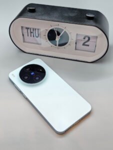 Vivo X300: все расцветки раскрыты официальными постерами