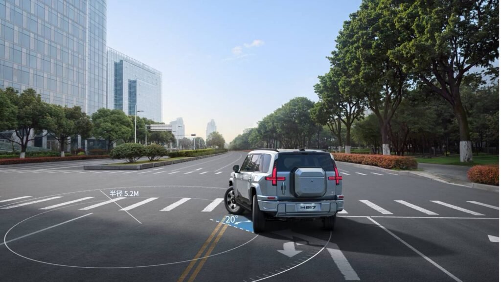 Внедорожник Dongfeng M-HERO817 с технологиями Huawei признан лучшим в Китае