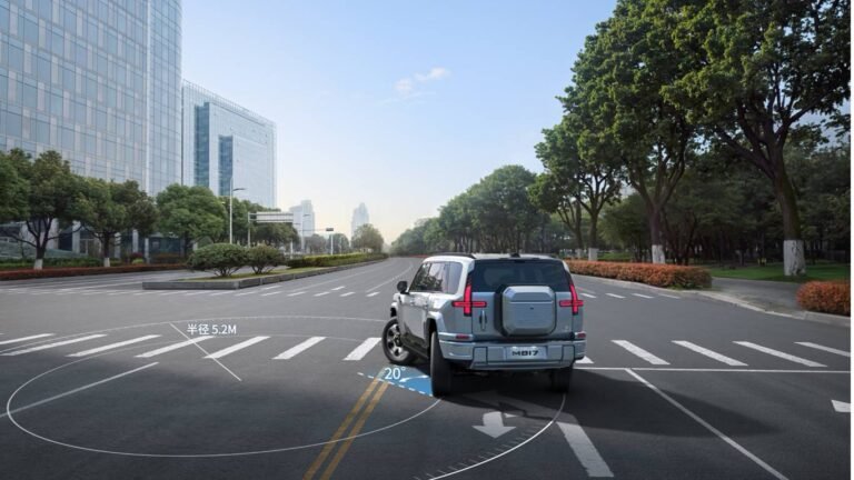 Внедорожник Dongfeng M-HERO817 с технологиями Huawei признан лучшим в Китае