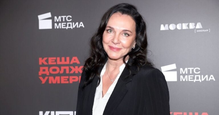 Звезда «Гардемаринов» Лютаева показала фигуру в купальнике