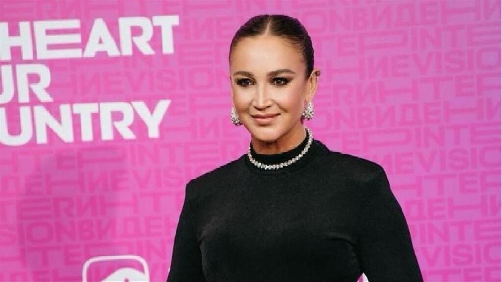 Звезды на красной дорожке: как проходит Интервидение 2025